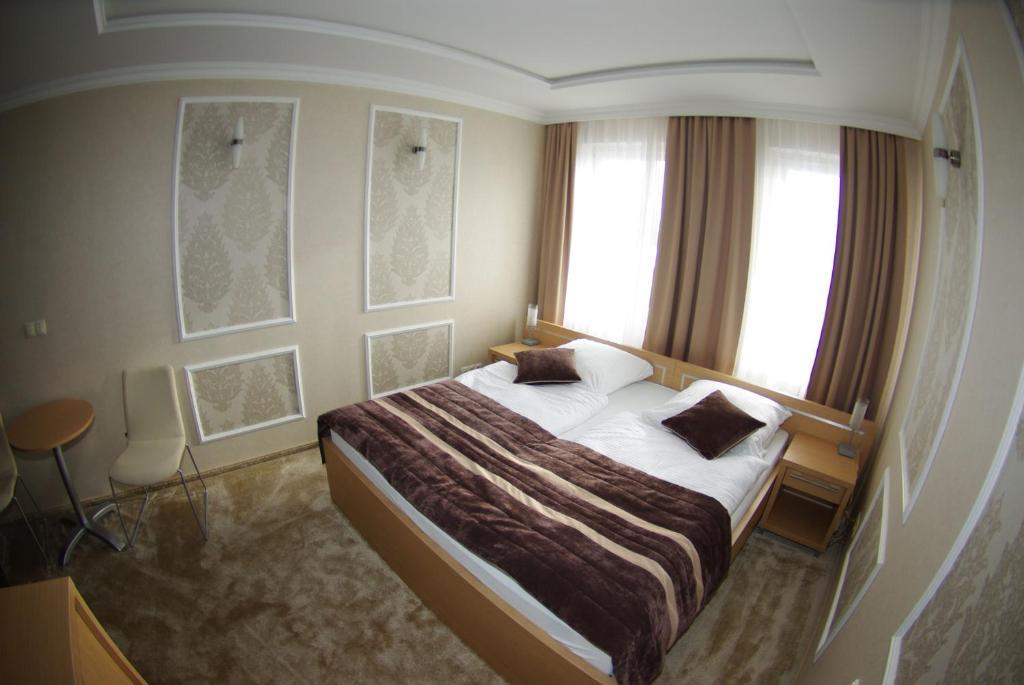 Hotel Pod Zlota Korona Opole Habitación foto